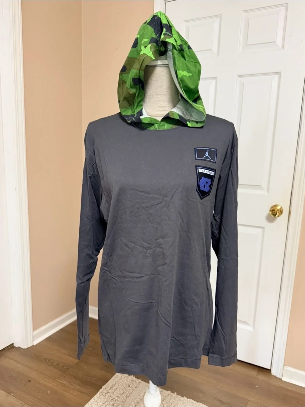 Jordan Brand North Carolina Tar Heels Military Long Sleeve Hoodie T-Shirt Small